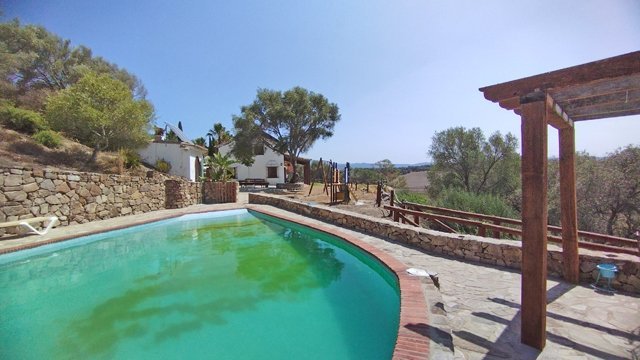 2341 Andalusien, Alcala de los Gazules, Finca mit Pferdestall zu verkaufen