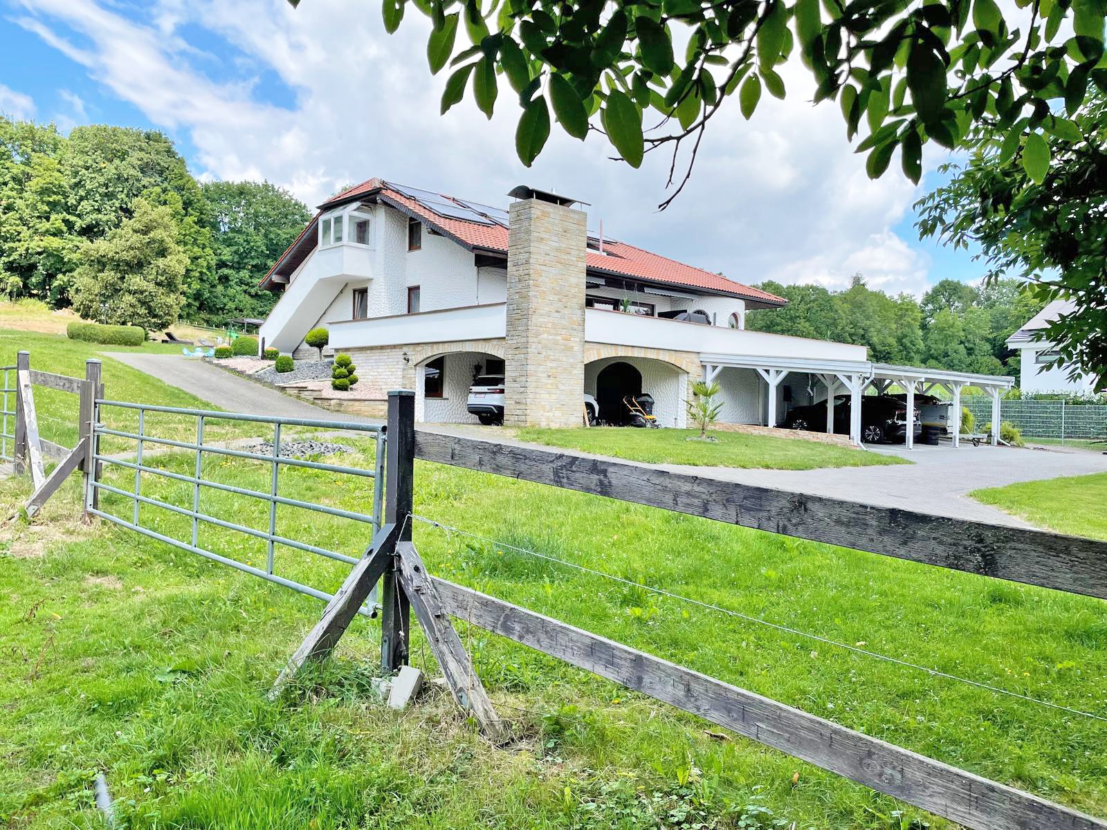 Osthessen, Landkreis Fulda, 36154 Hosenfeld, grosses Wohnhaus mit Pferdestall zu verkaufen Osthessen, Landkreis Fulda, 36154 Hosenfeld, grosses Wohnhaus mit Pferdestall zu verkaufen