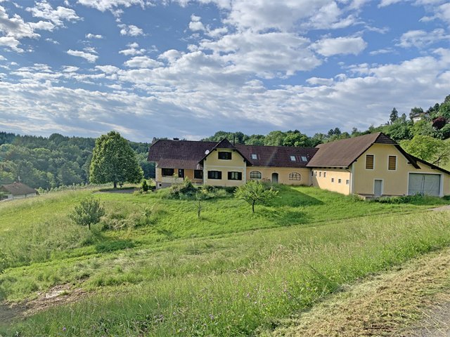 Österreich, Südost-Steiermark, nahe Ebersbach - Wohnung mit Pferdestall Österreich, Südost-Steiermark, nahe Ebersbach - Wohnung mit Pferdestall