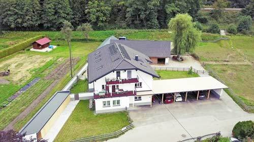 Österreich, Kärnten, Klopeiner See Wohnhaus mit 6 Einheiten und Pferdestall Österreich, Kärnten, Klopeiner See Wohnhaus mit 6 Einheiten und Pferdestall